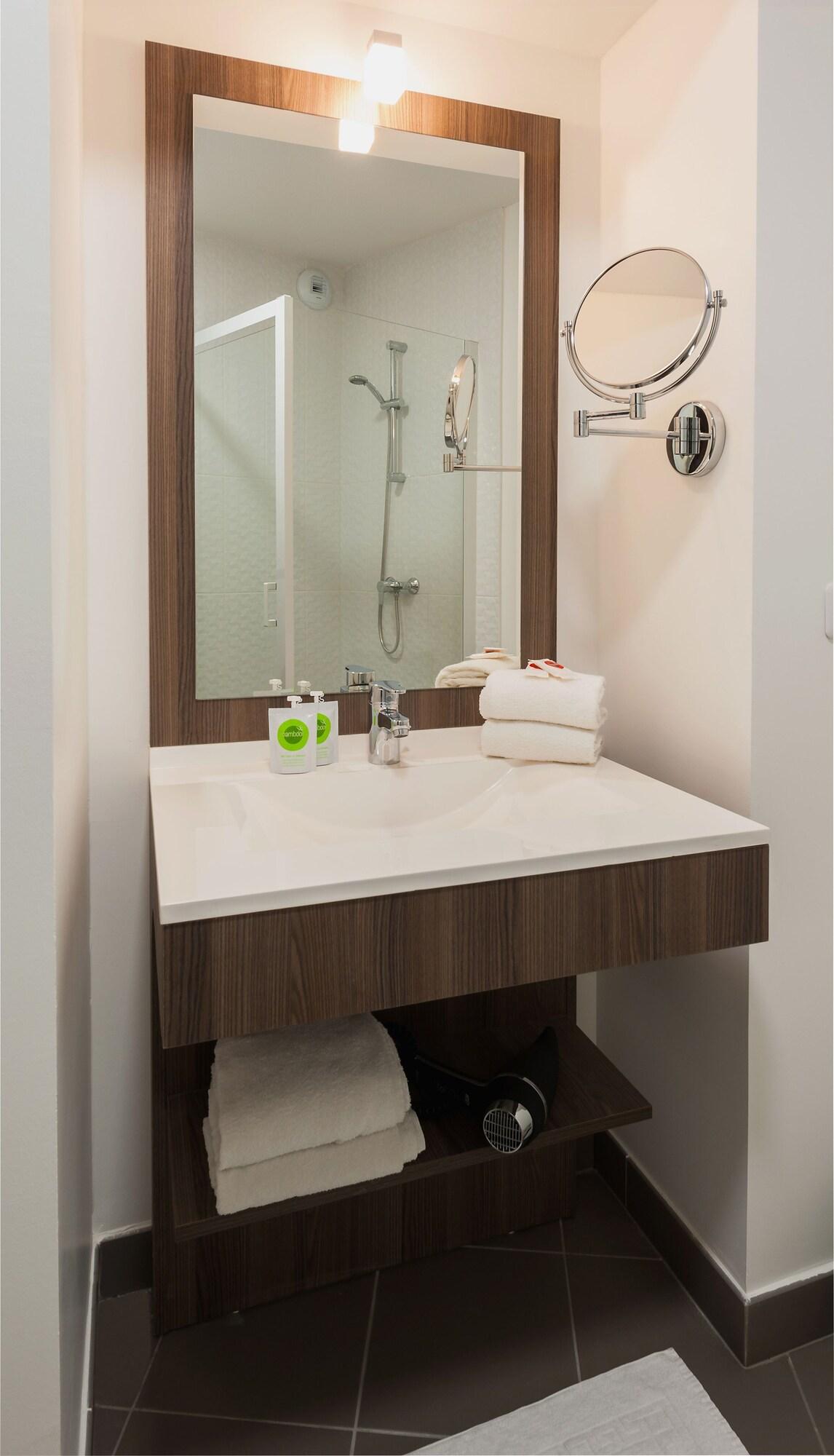 Teneo Apparthotel Talence - Espeleta Екстериор снимка